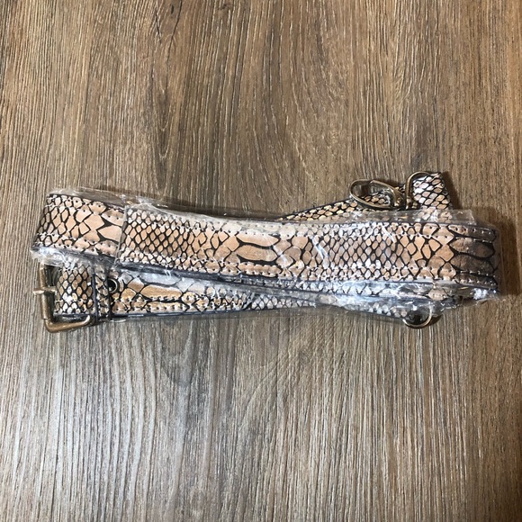 Metallic Sliver Snakeskin Purse - Picture 12 of 17